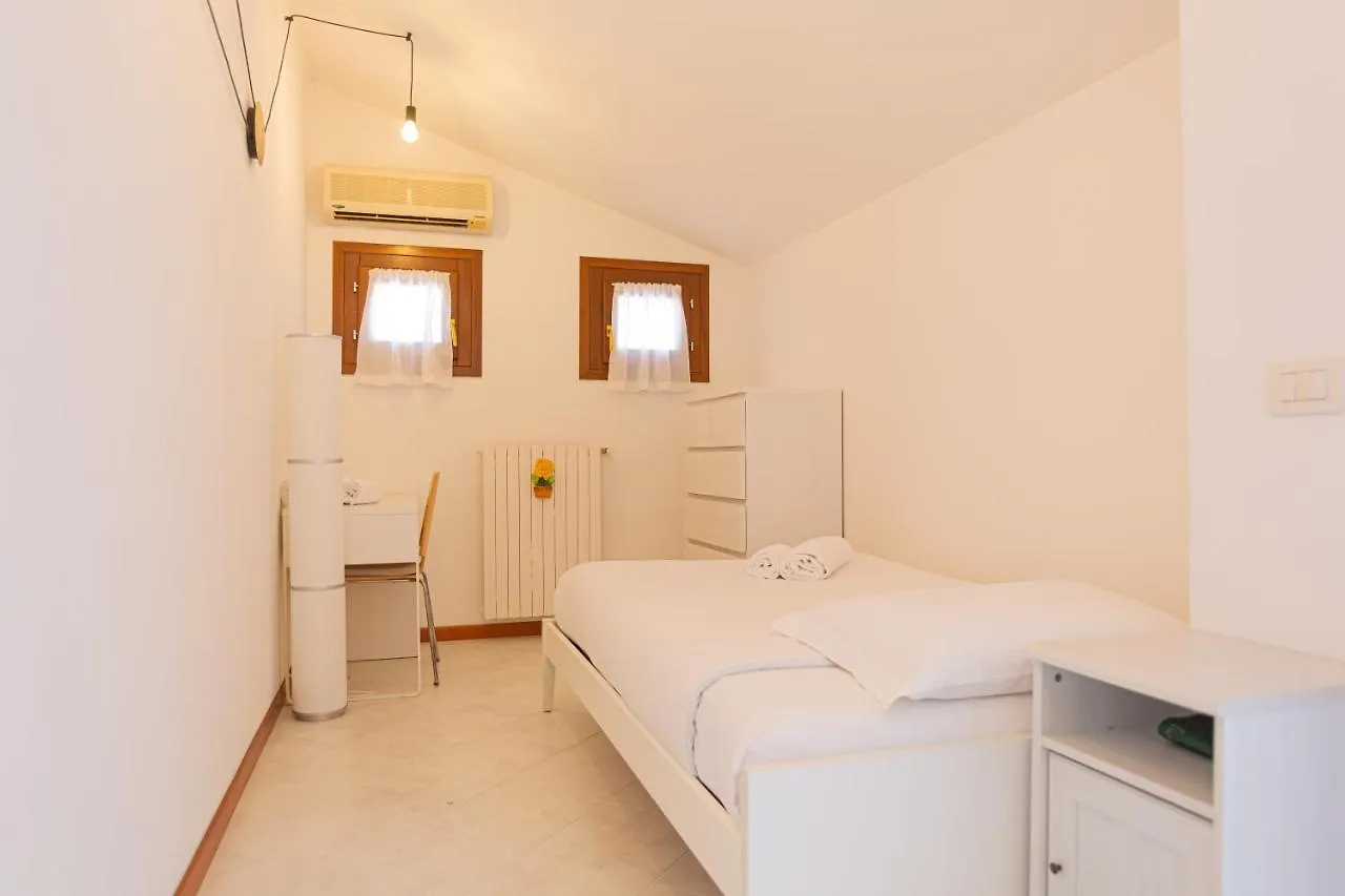 La Terrazza Di Giulietta Apartment San Giovanni Lupatoto 0*,
